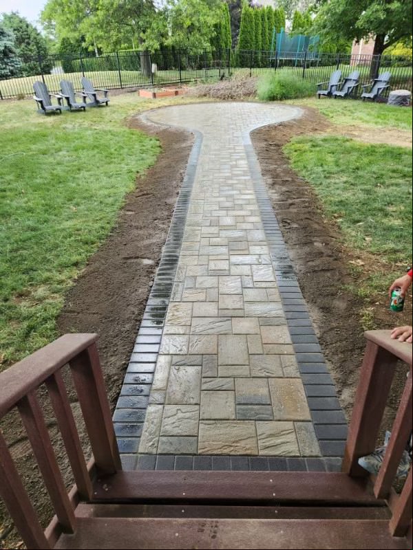 Custom Pavers and Sitting Area – Zionsville, Indiana