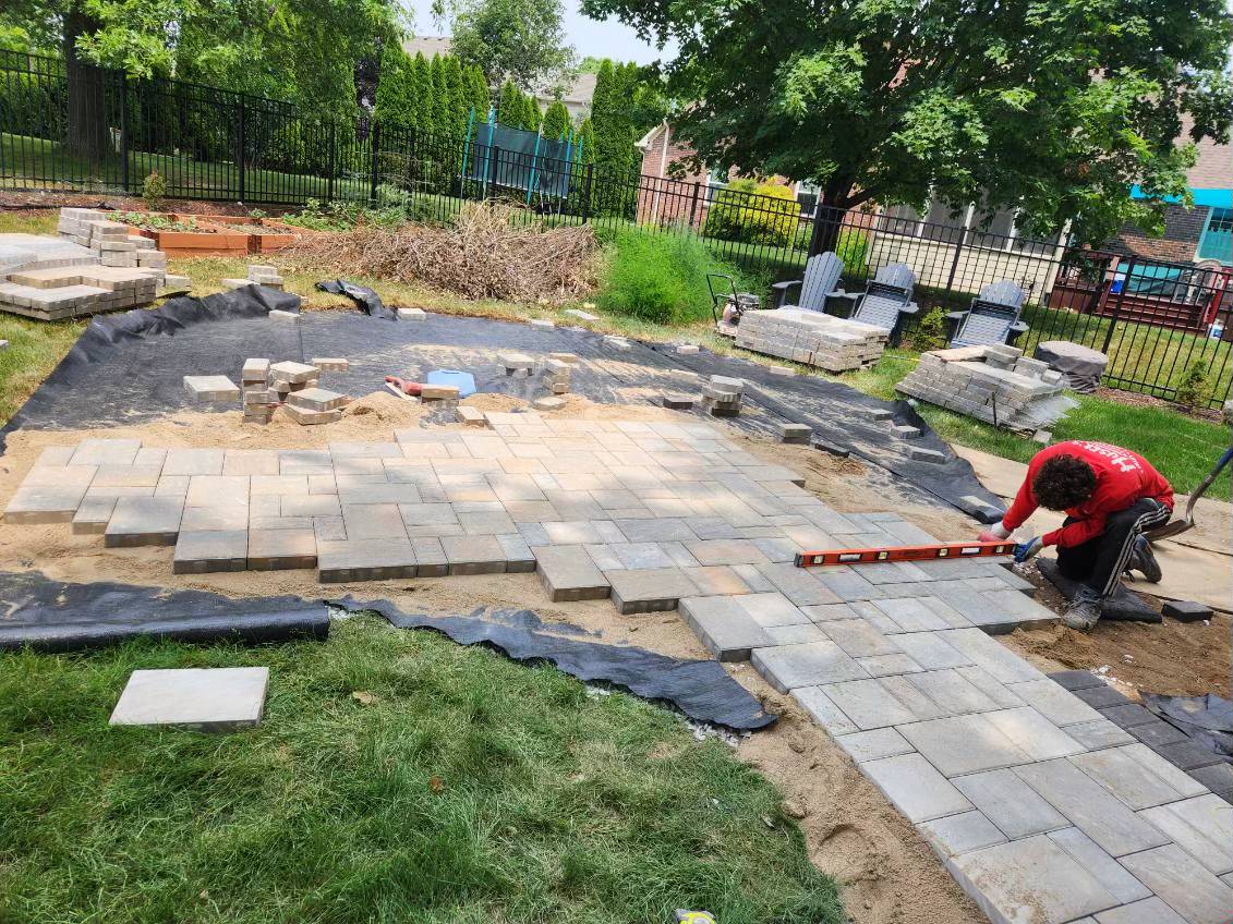 Custom Pavers and Sitting Area – Zionsville, Indiana